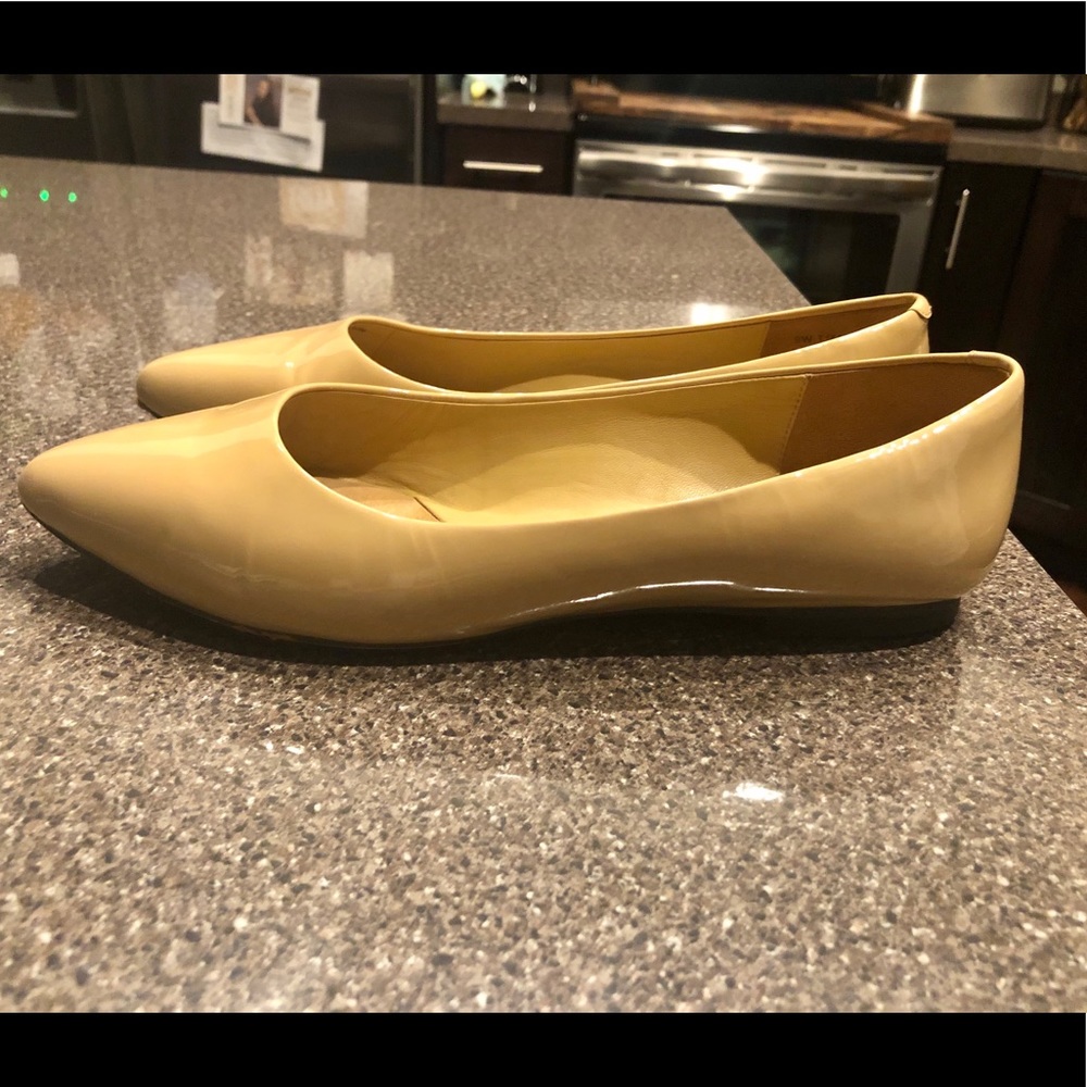 Trotters Tan Flats
